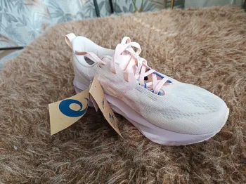 Käytetty Asics Novablast 5 bike — kuva 4 / 6