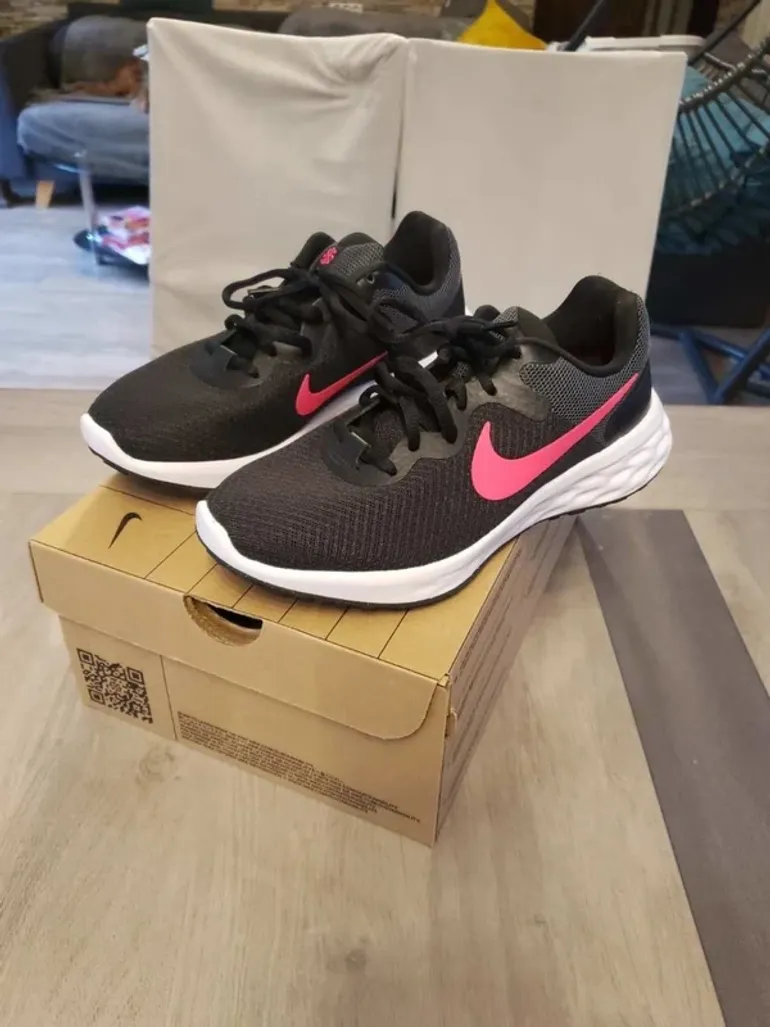 Rose Nike Running Schuhe bike usato — immagine 15 di 30