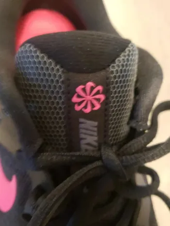 Rose Nike Running Schuhe bike usato — immagine 4 di 30