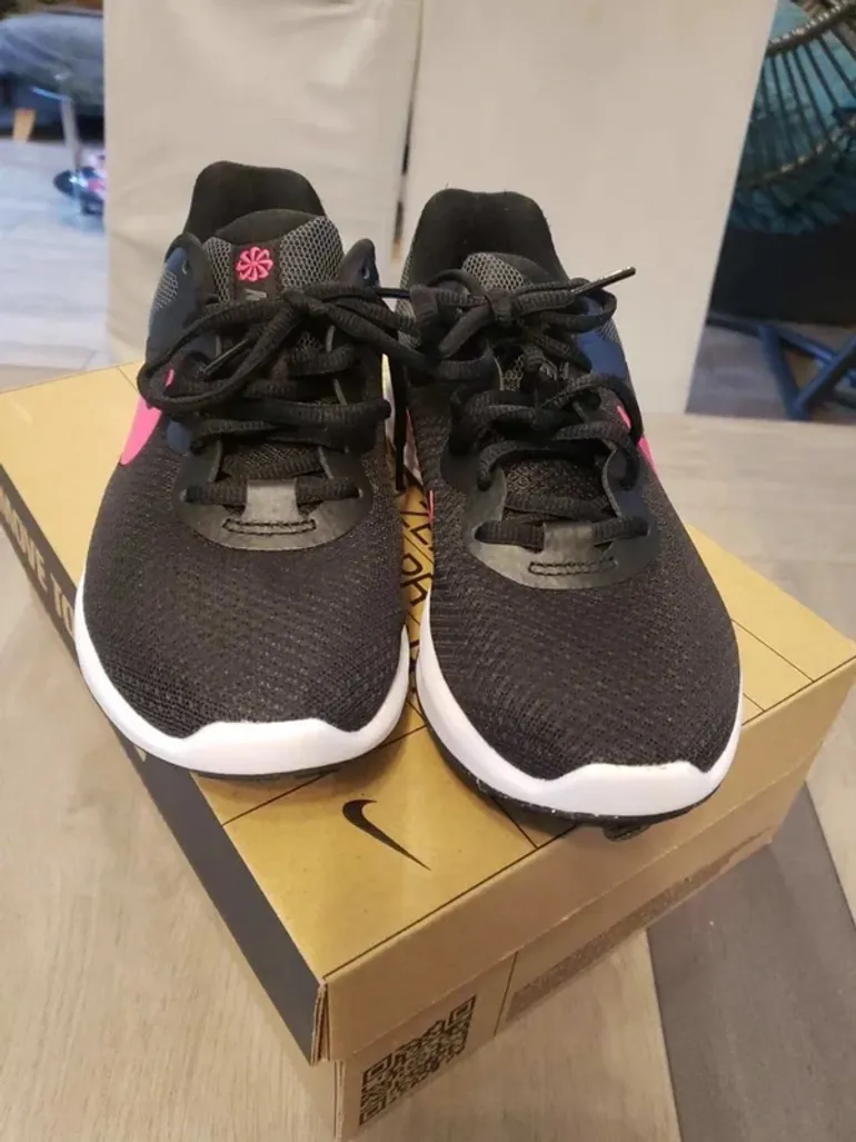 Rose Nike Running Schuhe bike usato — immagine 26 di 30