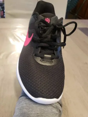 Rose Nike Running Schuhe bike usato — immagine 3 di 30