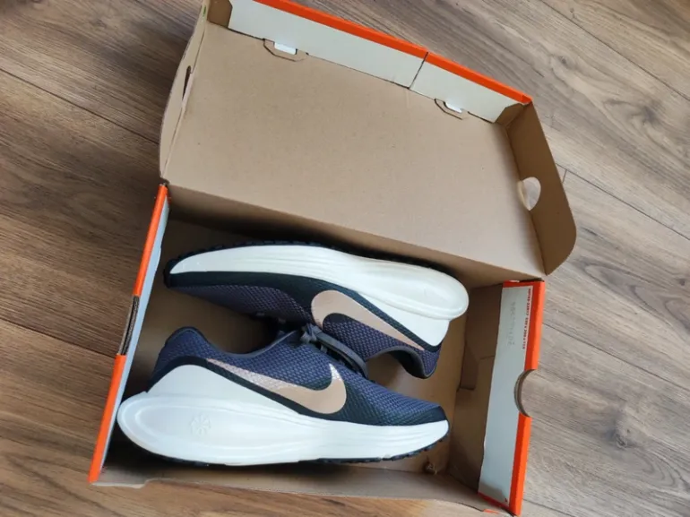 Used Nike Revolution 8 bike — image 4 of 5