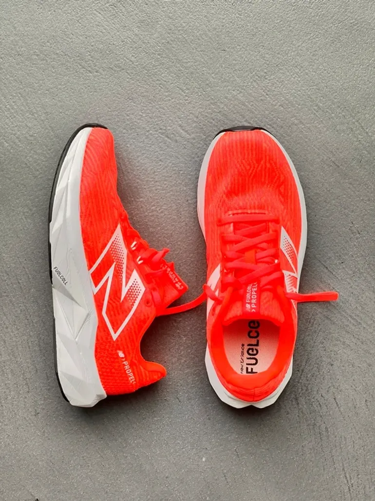 New Balance FuelCell Propel v5 bike d'occasion — image 3 sur 4