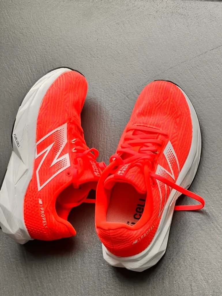 New Balance FuelCell Propel v5 bike d'occasion — image 2 sur 4