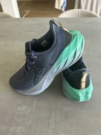 Used Asics Novablast 4 bike — image 3 of 3