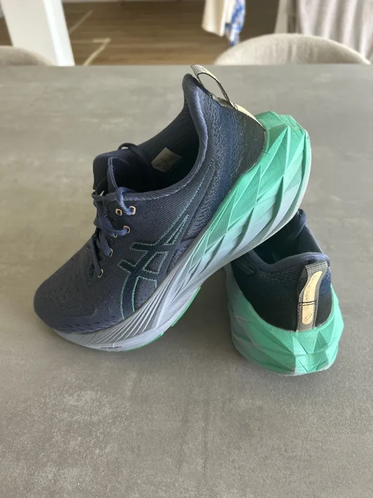 Used Asics Novablast 4 bike — image 3 of 3