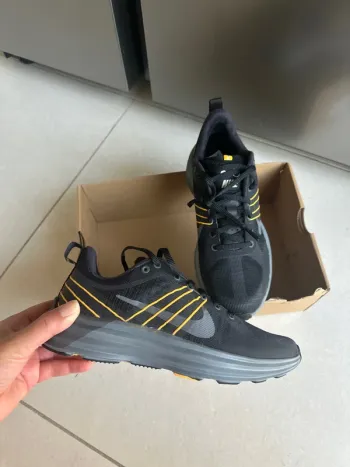 Nike Lunar Roam Running Shoes usato