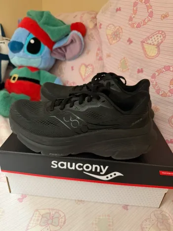 Used Saucony Guide 19 Running Shoes