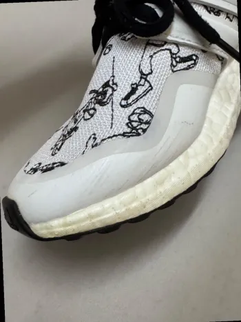 Adidas Ultra Boost Disney Goofy bike d'occasion — image 8 sur 14