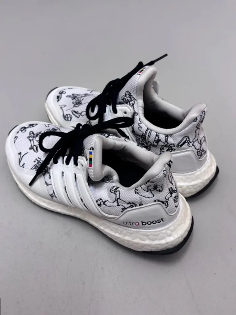 Adidas Ultra Boost Disney Goofy bike d'occasion — image 6 sur 14