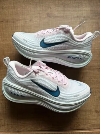 Gebrauchtes Rose Vomero Plus Running Shoes