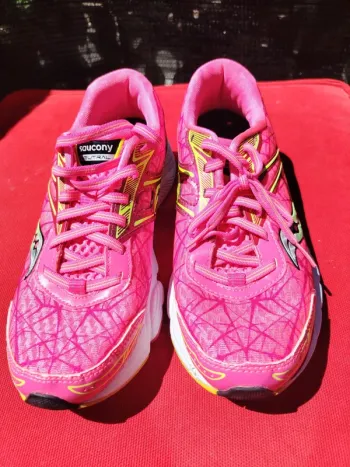 Used Saucony Running Shoes bike — image 5 of 7