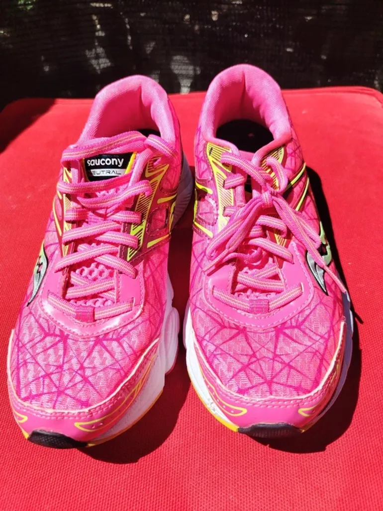 Used Saucony Running Shoes bike — image 5 of 7