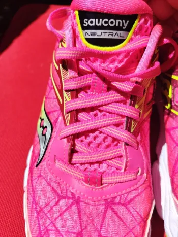 Used Saucony Running Shoes bike — image 4 of 7