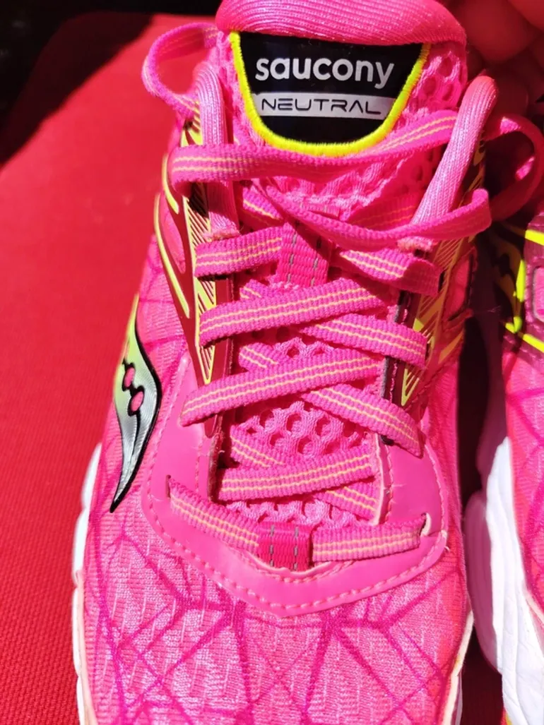 Used Saucony Running Shoes bike — image 4 of 7