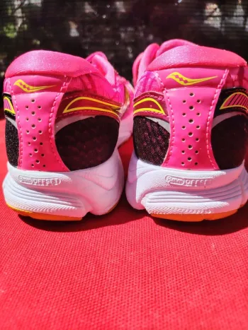 Used Saucony Running Shoes bike — image 3 of 7