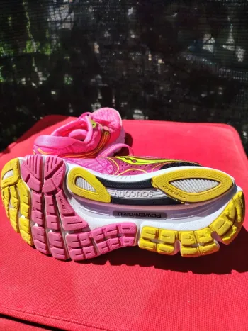 Used Saucony Running Shoes bike — image 2 of 7