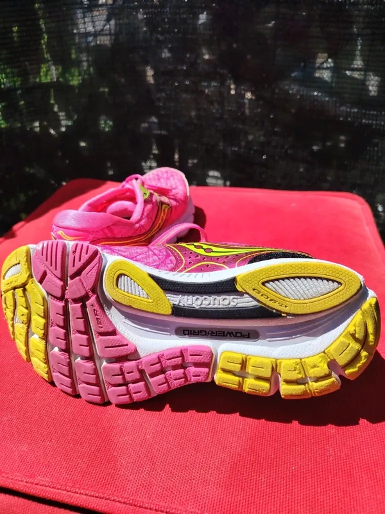 Used Saucony Running Shoes bike — image 2 of 7