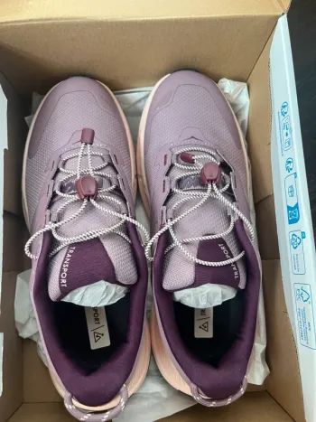 Käytetty Hoka Basket Running Shoes
