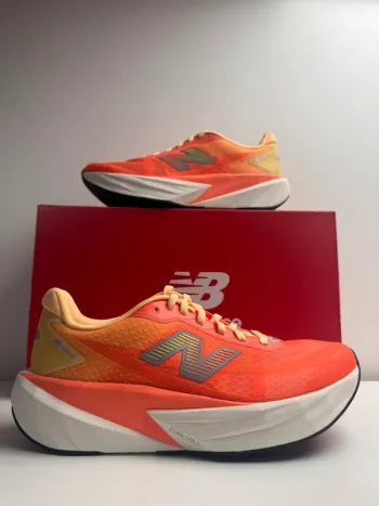 New Balance FuelCell Rebel v5 Running Shoes d'occasion