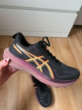 Used Asics GT-1000 14 bike — image 3 of 6