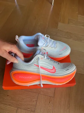 Orange Vomero Plus Running Shoes d'occasion
