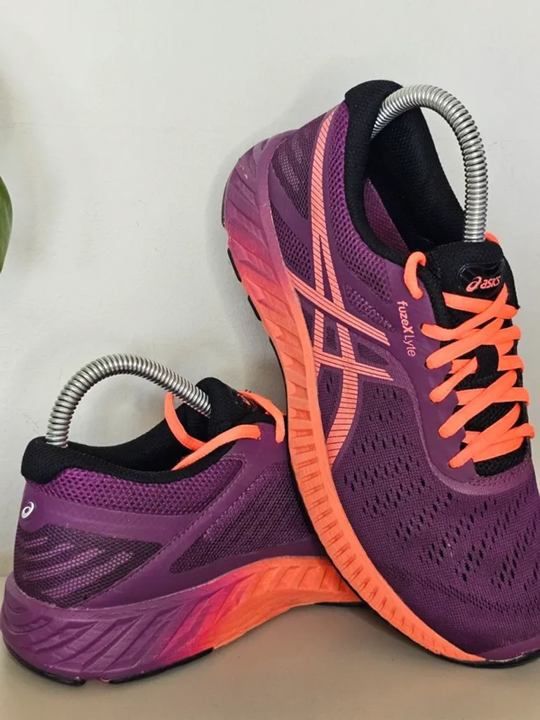 Used Asics FuzeX Lyte bike — image 2 of 11