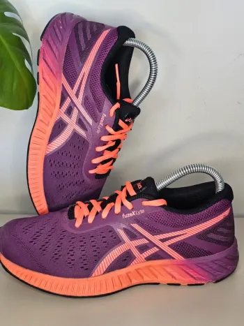 Used Asics FuzeX Lyte bike — image 3 of 11