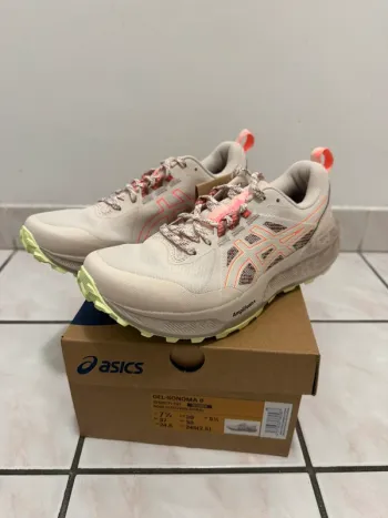 Käytetty Asics Gel-Sonoma 8 Running Shoes