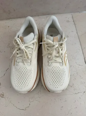 Used Saucony Ride 18 Running Shoes
