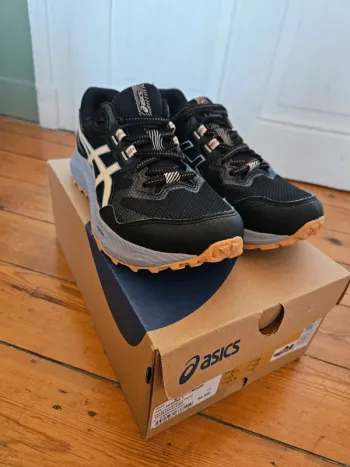 Asics Trail Running Shoes Running Shoes usato