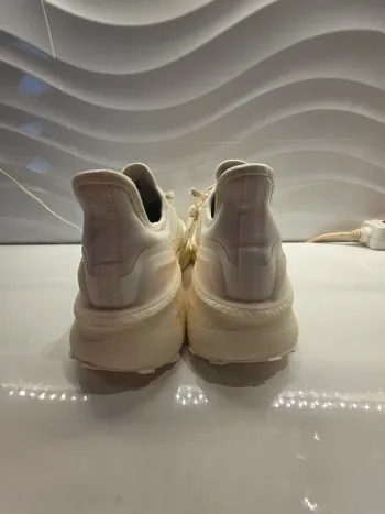 Used Adidas Ultraboost 5 GTX bike — image 7 of 11