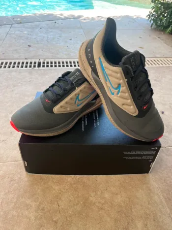 Used Nike Air Winflo Shield Running Shoes
