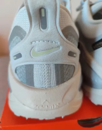 Used Nike Vomero 18 Gore-Tex bike — image 3 of 5