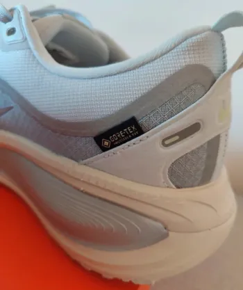 Used Nike Vomero 18 Gore-Tex bike — image 5 of 5
