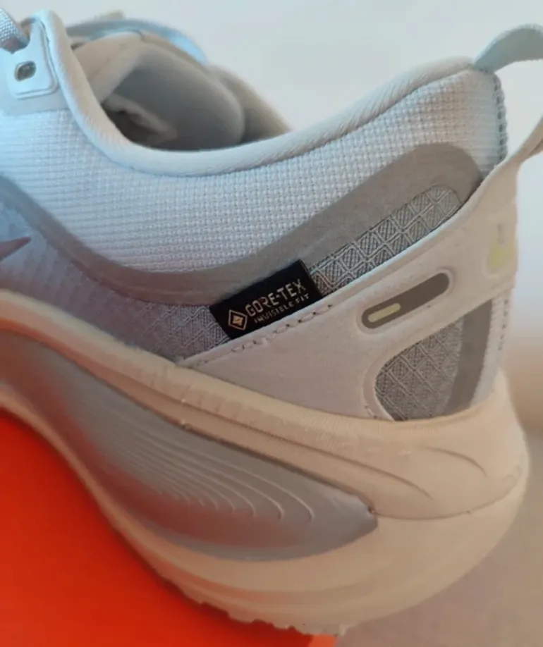 Used Nike Vomero 18 Gore-Tex bike — image 5 of 5