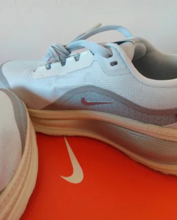 Used Nike Vomero 18 Gore-Tex bike — image 4 of 5