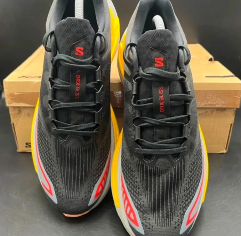 Used Salomon Running Shoes bike — image 3 of 5