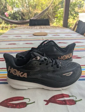 Käytetty Hoka Clifton 9 Running Shoes