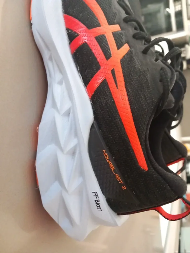 Käytetty Asics Novablast v2 bike — kuva 6 / 11