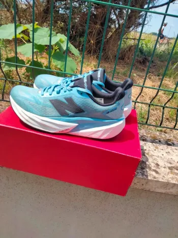 New Balance FuelCell Rebel v5 bike d'occasion — image 2 sur 7