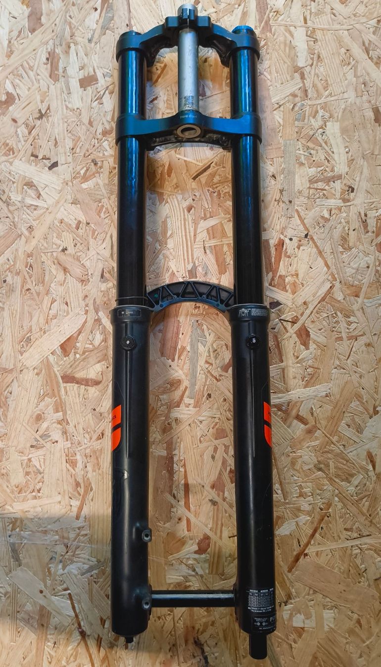 Used Fox 40 Performance Fork 2021 bike — image 2 of 4