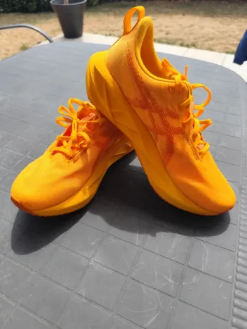Used Asics Novablast 5 Running Shoes