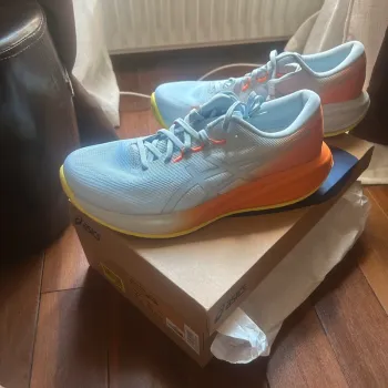 Käytetty Asics Cumulus 28 Running Shoes