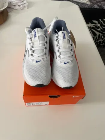 Used White Downshifter Running Shoes