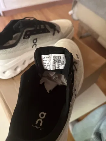 Gebrauchtes On Running On Cloue Running Shoes bike — Bild 6 von 7
