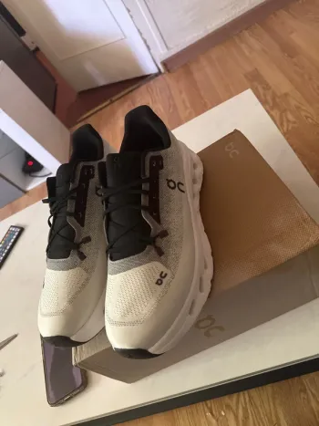 Gebrauchtes On Running On Cloue Running Shoes bike — Bild 7 von 7