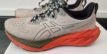 Used Asics Novablast 4 TR bike — image 2 of 3