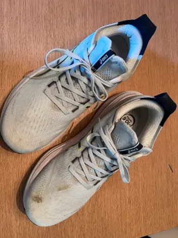 Used Asics Gel Nimbus 27 Running Shoes