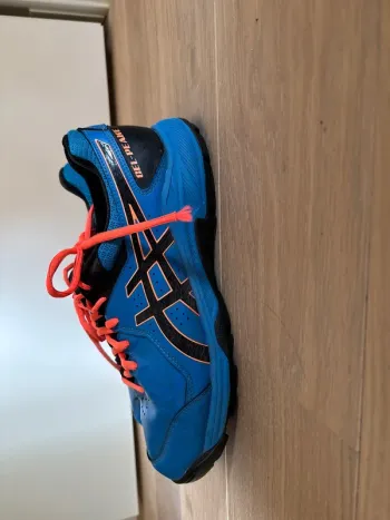 Käytetty Asics Gel-Peake Hockey